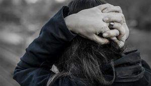Berbuat Maksiat di Depan Anak-anaknya Apakah Termasuk Mujaharah