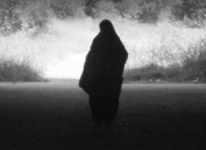 Isteri Harus Menjaga Rahasia Suami dan Rumah Tangga
