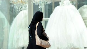 Wanita Menawarkan Diri Kepada Lelaki Shaleh Untuk Dinikahi