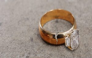 Talak Saat Takut Tdak Dapat Menegakkan Aturan-aturan Allâh