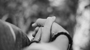 Bolehkah Istri Tetap Bertahan Bersama Suami Yang Tidak Shalat?