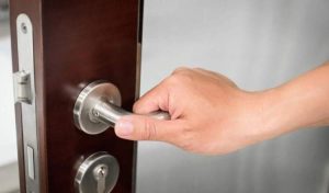 Tidak Membolehkan Masuk Rumah kepada Orang yang tidak Baik Agamanya